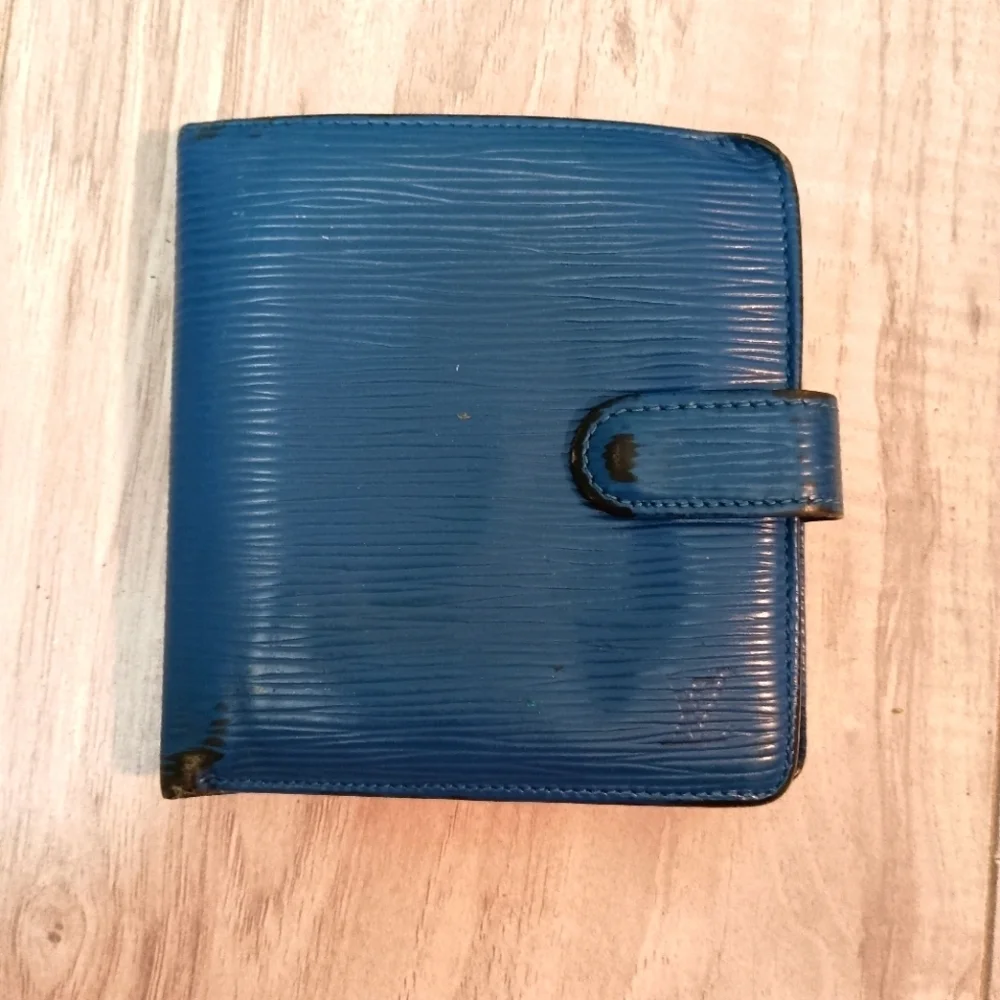Louis Vuitton Blue Epi Leather Bifold Billfold Wallet / Snap Closure
